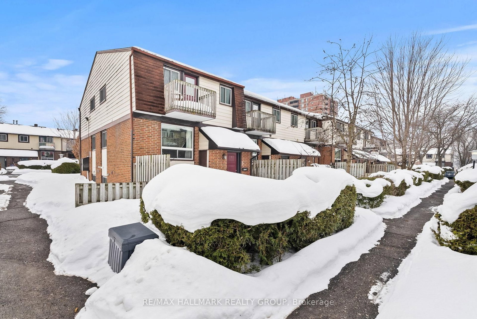Townhouse for sale at 14-405 MONTFORT Street, Ottawa, Ontario, K1L 8G8 - Vanier - MLS: X12873718