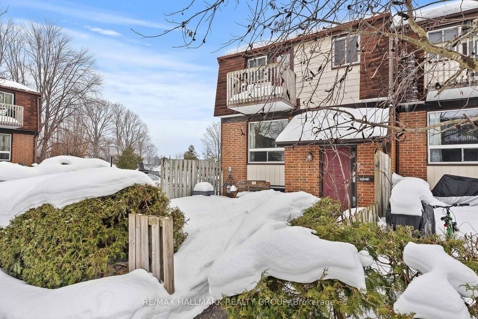 Townhouse for sale at 14-405 MONTFORT Street, Ottawa, Ontario, K1L 8G8 - Vanier - MLS: X12873718