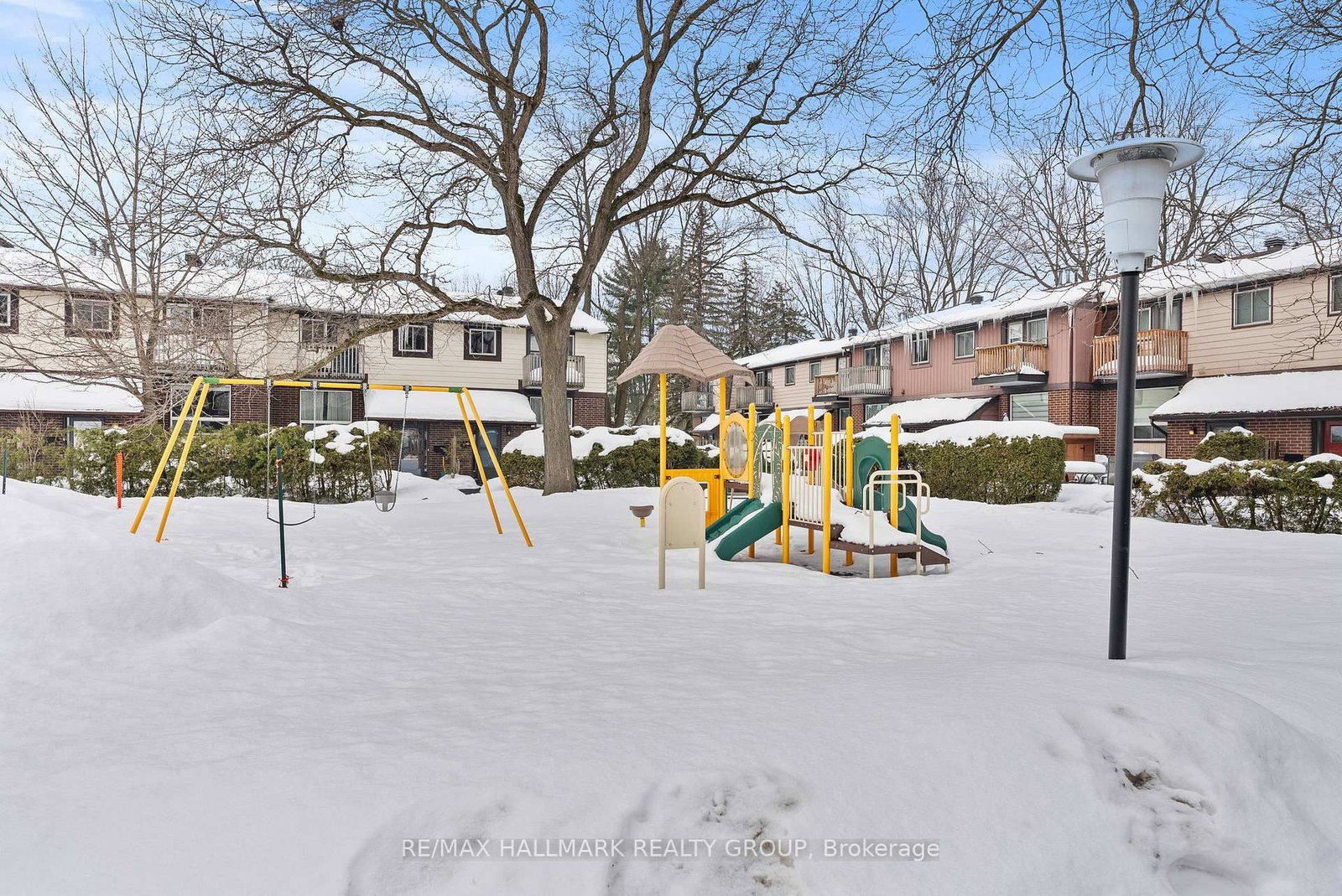 Townhouse for sale at 14-405 MONTFORT Street, Ottawa, Ontario, K1L 8G8 - Vanier - MLS: X12873718