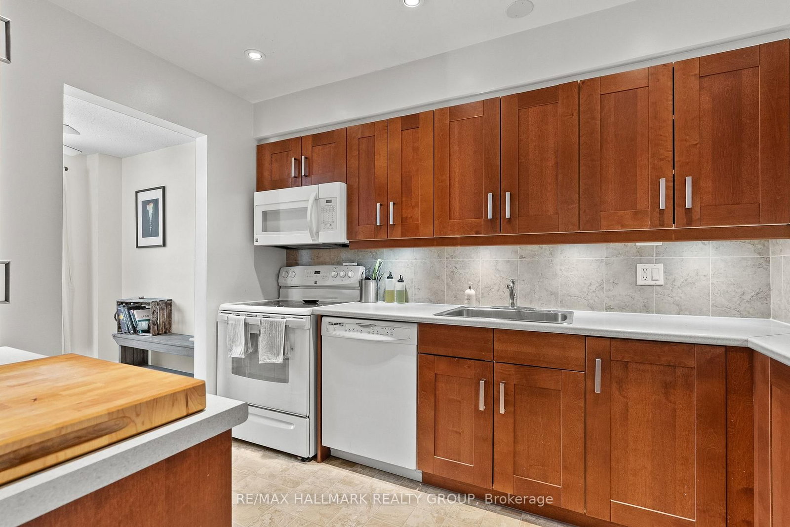 Townhouse for sale at 14-405 MONTFORT Street, Ottawa, Ontario, K1L 8G8 - Vanier - MLS: X12873718