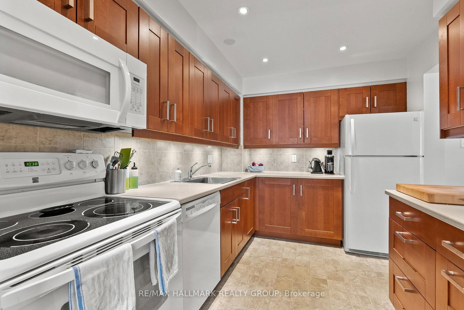 Townhouse for sale at 14-405 MONTFORT Street, Ottawa, Ontario, K1L 8G8 - Vanier - MLS: X12873718