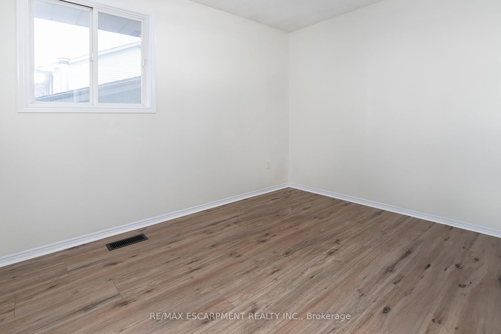 Detached House for sale at 461 Belleair Boulevard, Fort Erie, Ontario, L0S 1N0 - Ridgeway - MLS: X12873742