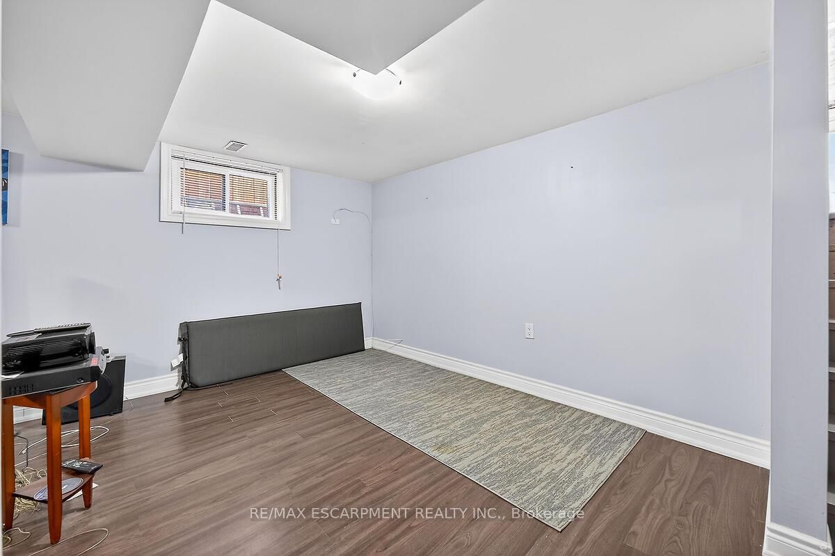 Detached House for sale at 28 Tara Court, Hamilton, Ontario, L8K 6E6 - Gershome - MLS: X12873902