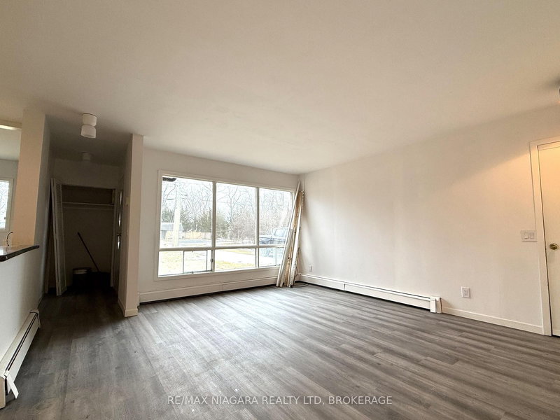 1544 Stockton Lane, Fort Erie, L2A 6M8 | Image 2