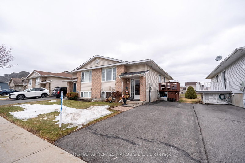 2231 Glen Brook Dr, Cornwall, K6H 7N2 | Image 2