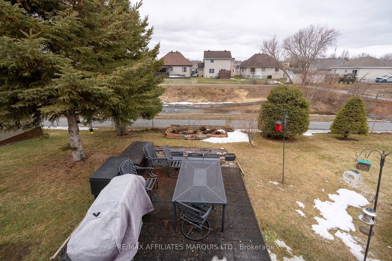 2231 Glen Brook Dr, Cornwall, K6H 7N2 | Image 3