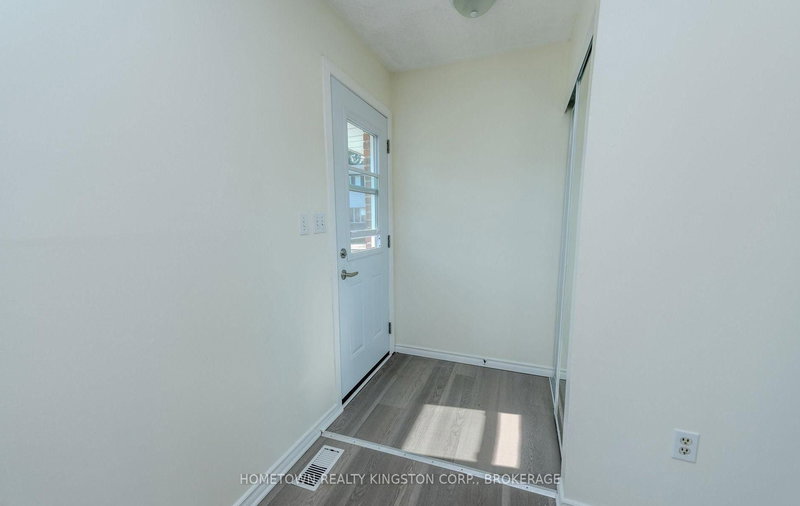 983 Oakview Ave, Kingston, K7M 6W9 | Image 3