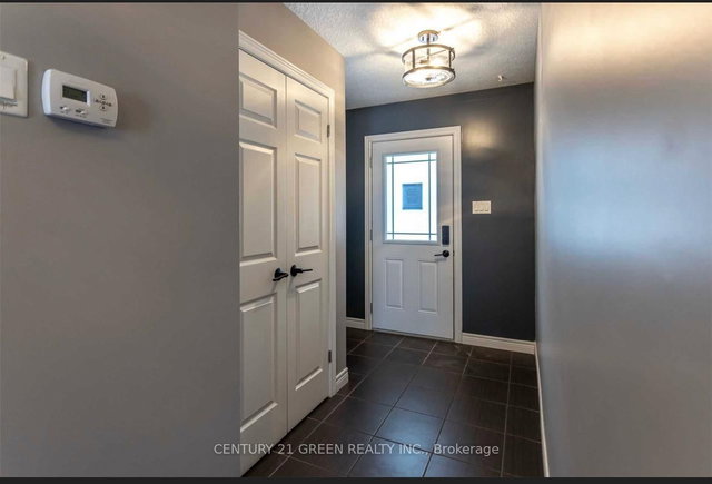 Main - 93 Oakes Crescent