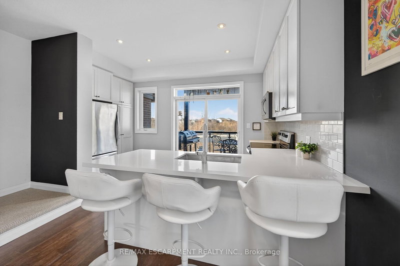 33 - 35 Midhurst Hts, Hamilton, L8J 0K9 | Image 2