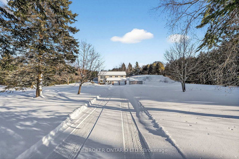 16 Old Carriage Rd, East Garafraxa, L9W 5A3 | Image 3