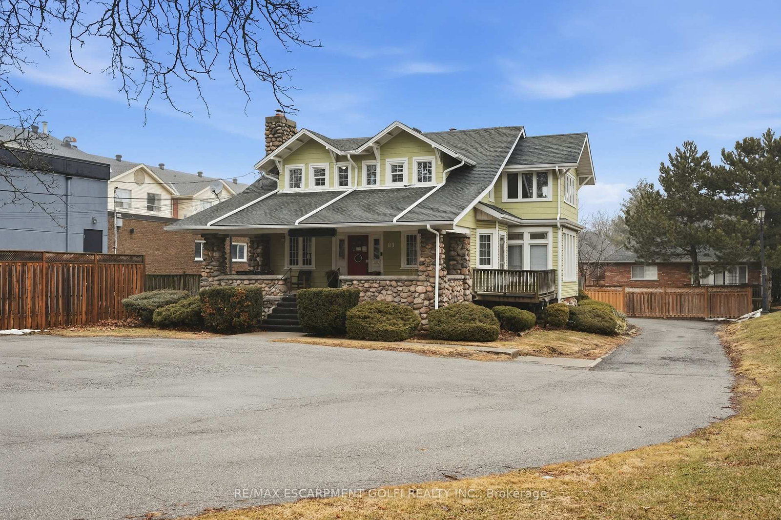 89 MAIN Street E - Photo 2