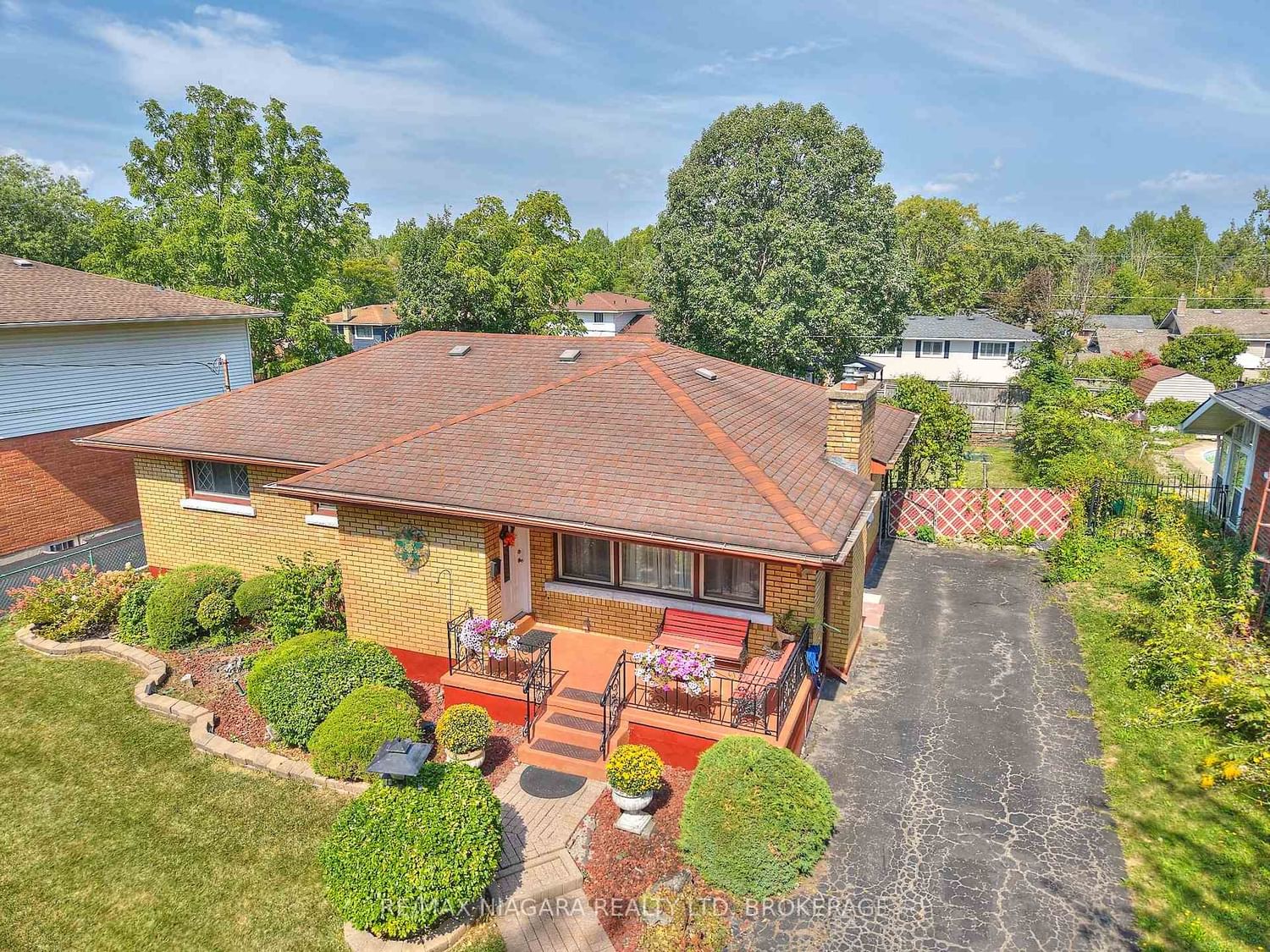 Detached House for sale at 316 Bowen Road, Fort Erie, Ontario, L2A 2Y9 - Central - MLS: X12876032