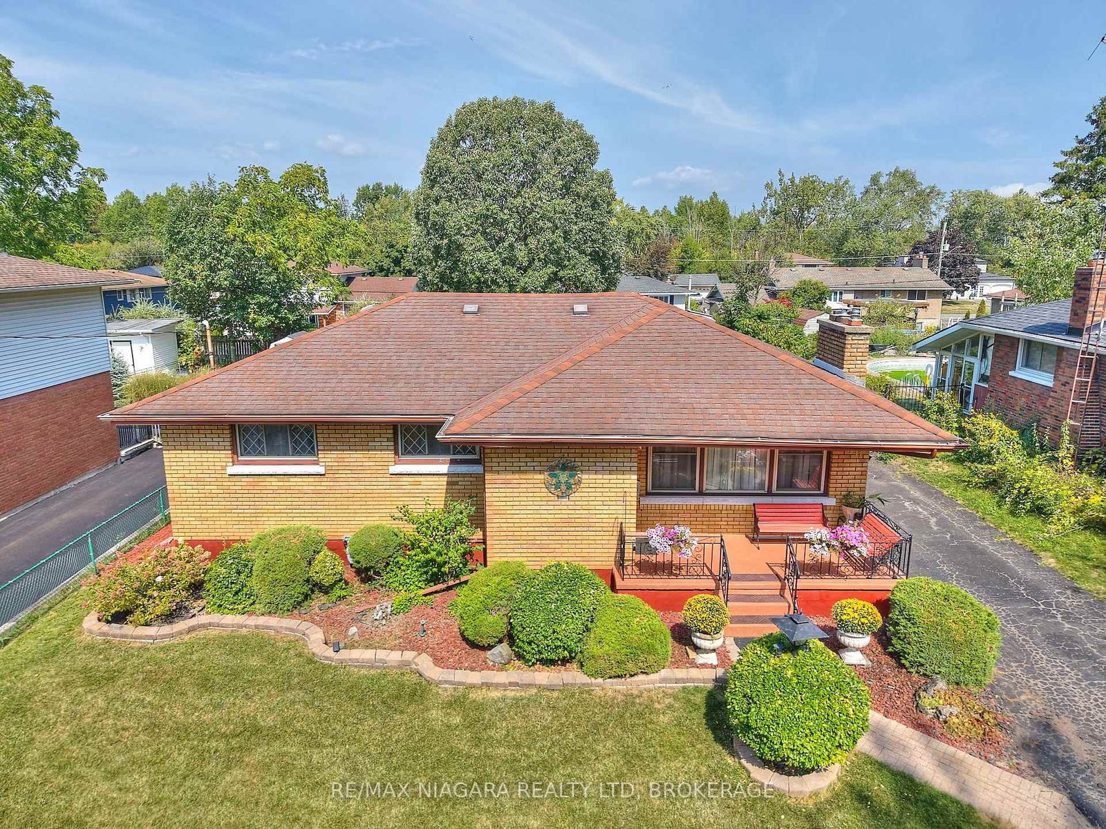 Detached House for sale at 316 Bowen Road, Fort Erie, Ontario, L2A 2Y9 - Central - MLS: X12876032