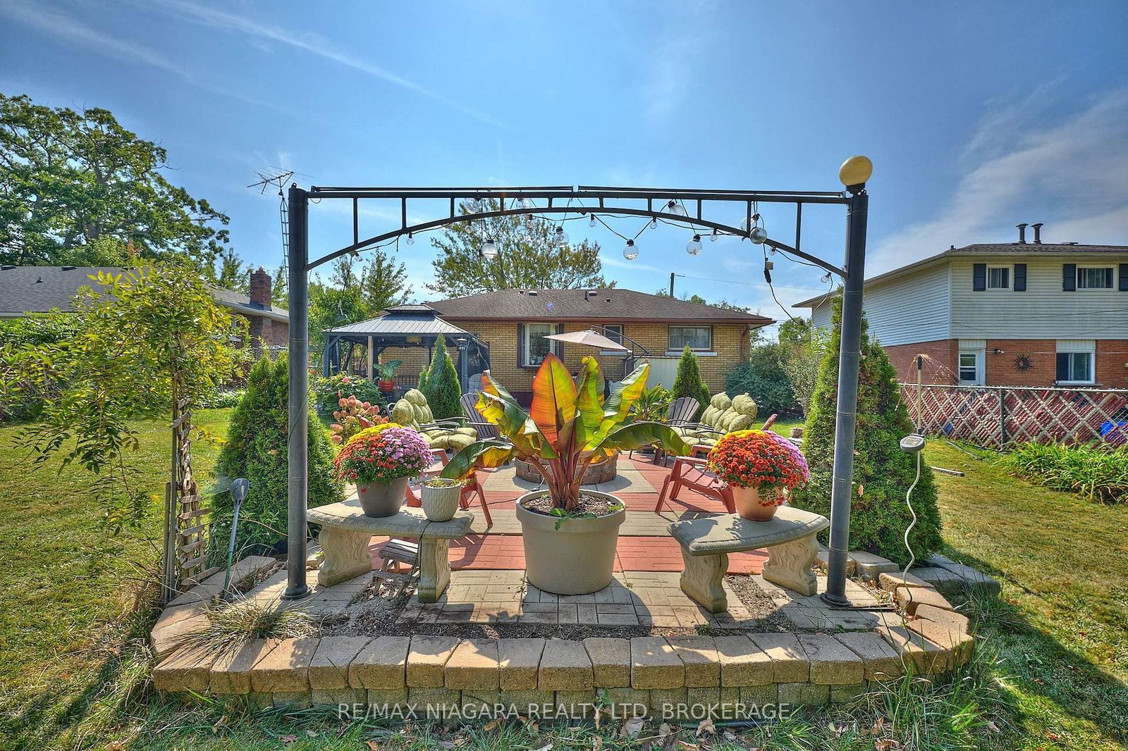 Detached House for sale at 316 Bowen Road, Fort Erie, Ontario, L2A 2Y9 - Central - MLS: X12876032