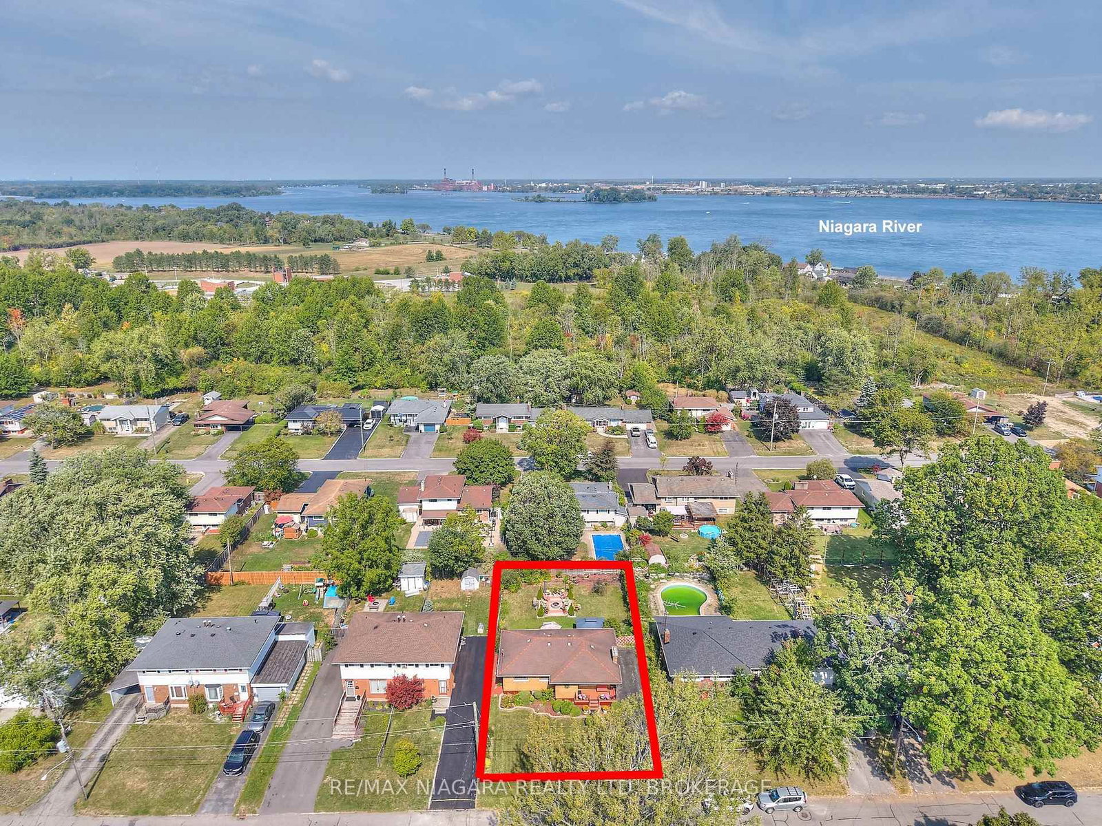 Detached House for sale at 316 Bowen Road, Fort Erie, Ontario, L2A 2Y9 - Central - MLS: X12876032