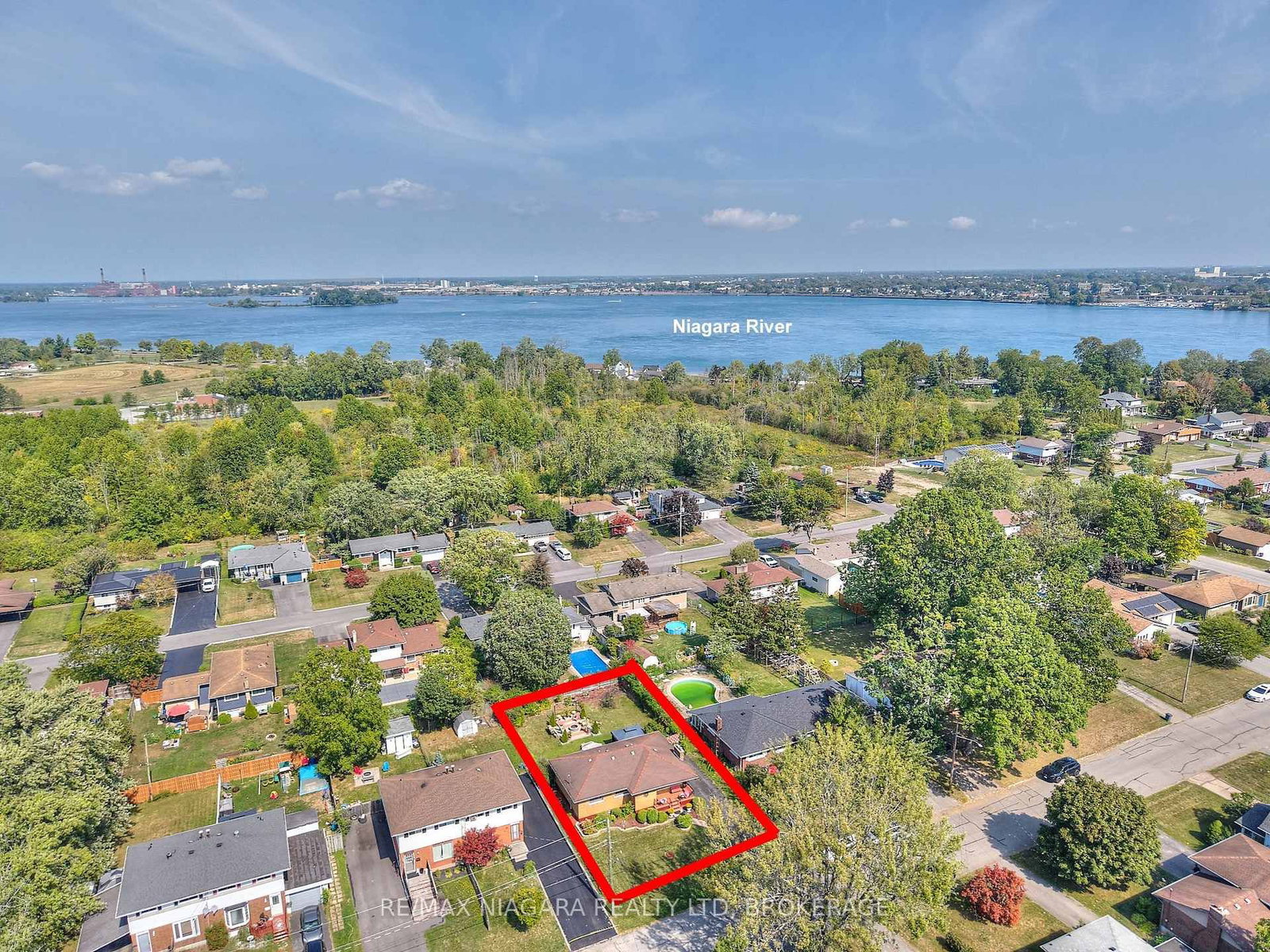 Detached House for sale at 316 Bowen Road, Fort Erie, Ontario, L2A 2Y9 - Central - MLS: X12876032