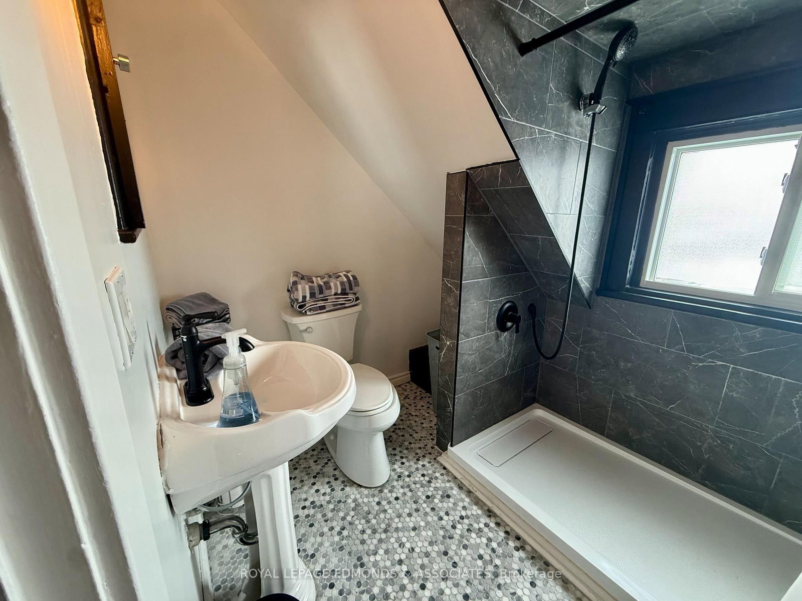 1028 Pembroke Street E - Photo 13