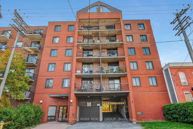 home for sale on 504-222 Guigues Avenue