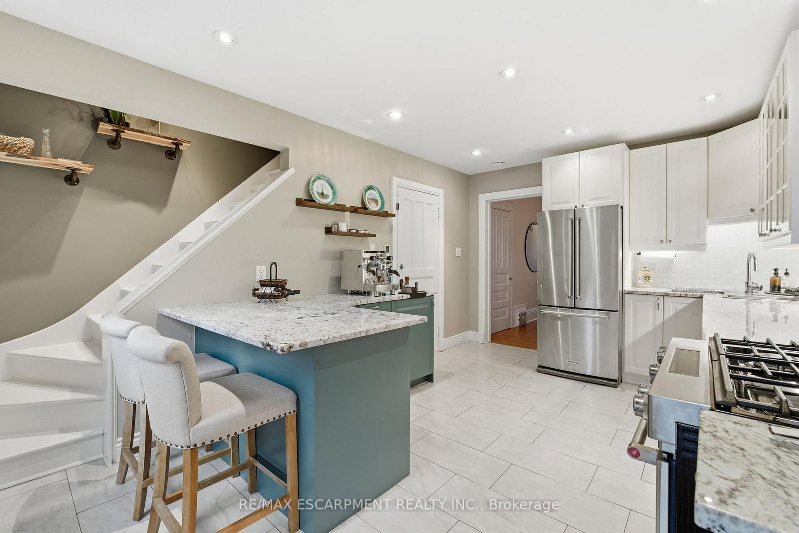 Detached House for sale at 141 Markland Street, Hamilton, Ontario, L8P 2K3 - Durand - MLS: X12876110