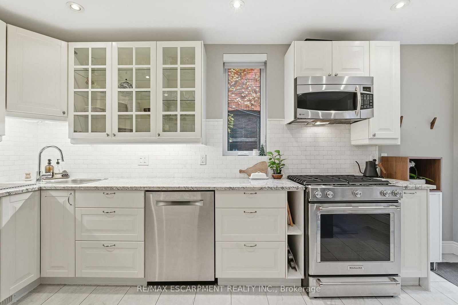 Detached House for sale at 141 Markland Street, Hamilton, Ontario, L8P 2K3 - Durand - MLS: X12876110