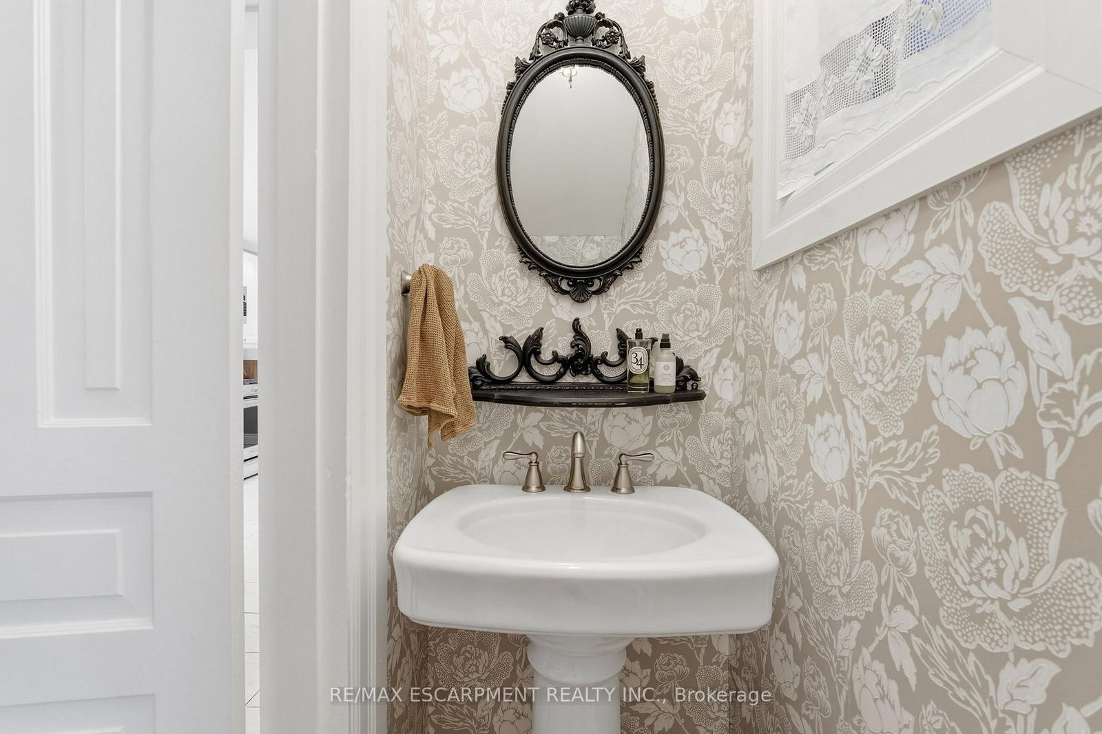 Detached House for sale at 141 Markland Street, Hamilton, Ontario, L8P 2K3 - Durand - MLS: X12876110