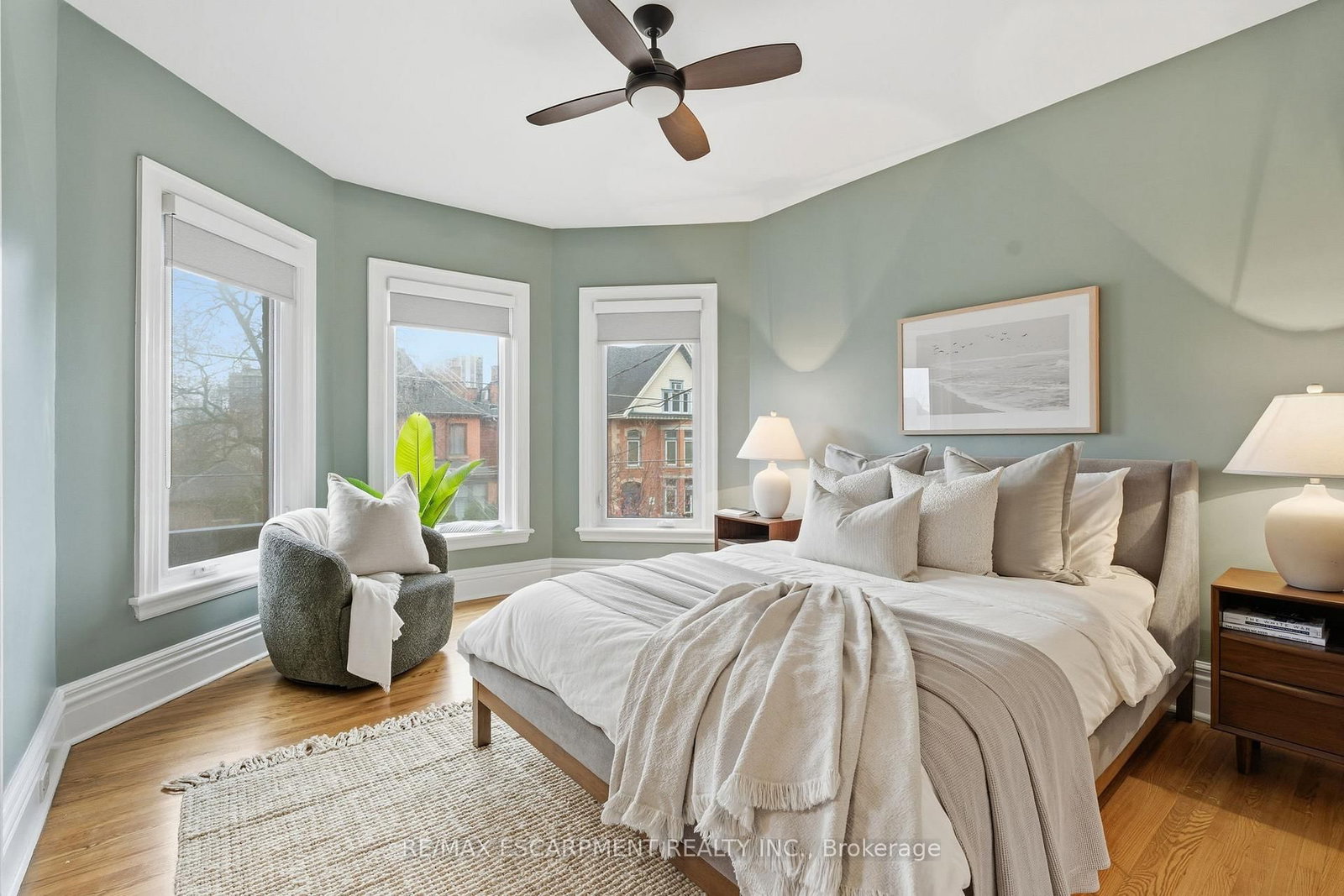 Detached House for sale at 141 Markland Street, Hamilton, Ontario, L8P 2K3 - Durand - MLS: X12876110