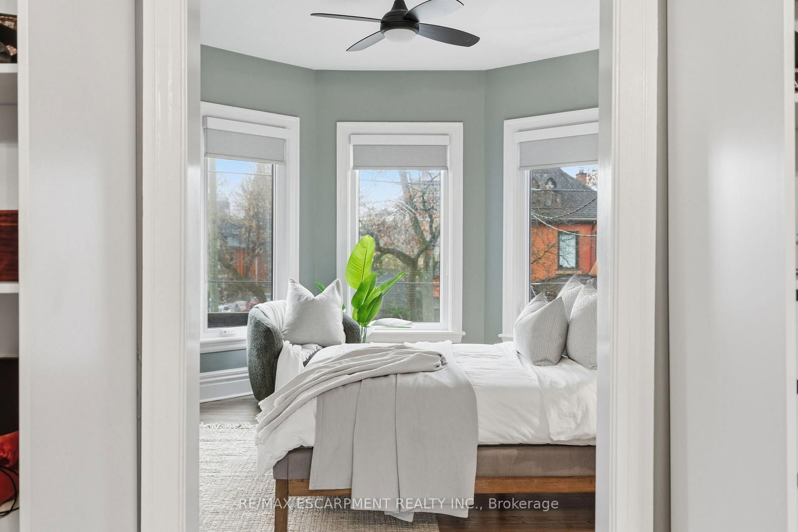 Detached House for sale at 141 Markland Street, Hamilton, Ontario, L8P 2K3 - Durand - MLS: X12876110