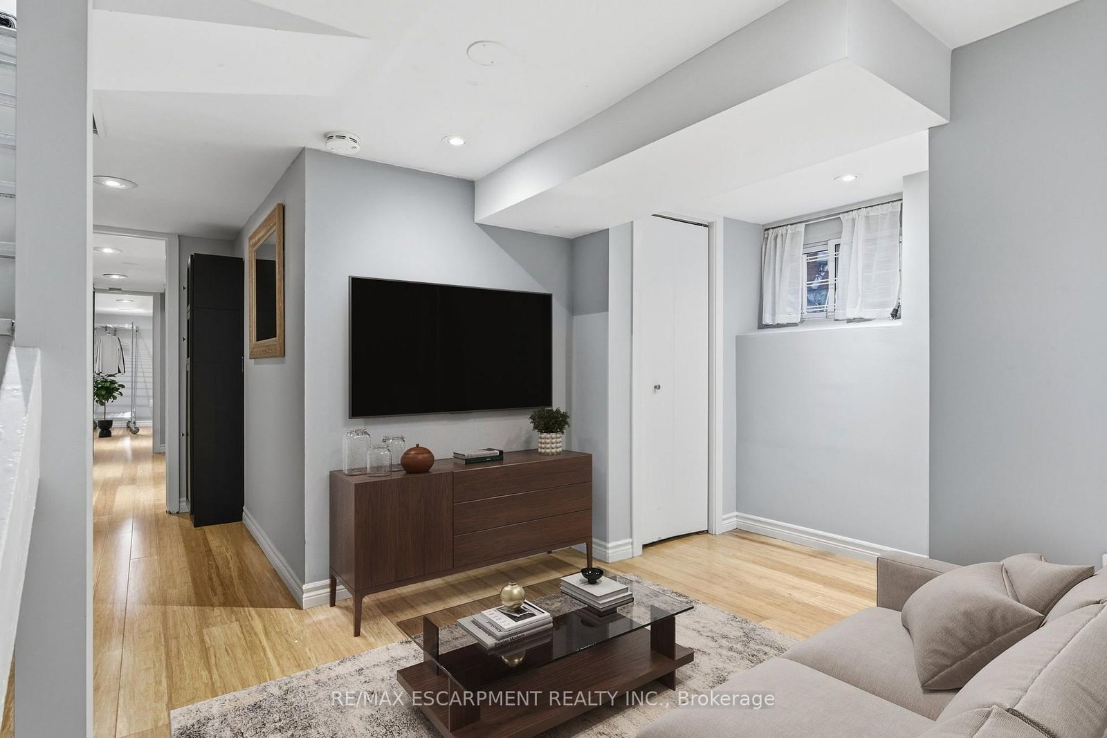 Detached House for sale at 141 Markland Street, Hamilton, Ontario, L8P 2K3 - Durand - MLS: X12876110