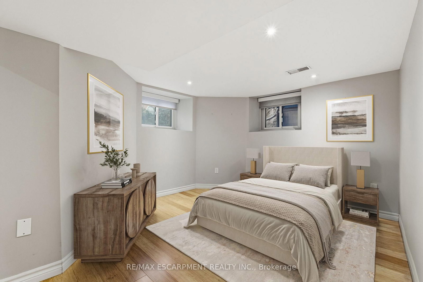 Detached House for sale at 141 Markland Street, Hamilton, Ontario, L8P 2K3 - Durand - MLS: X12876110