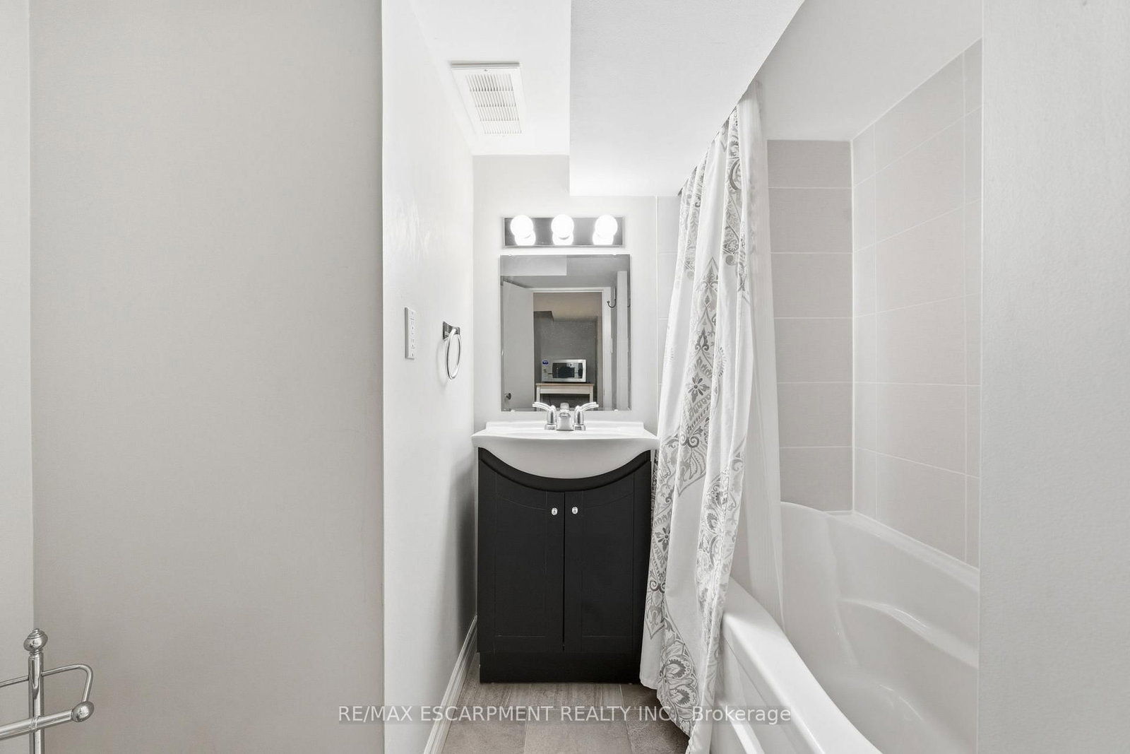 Detached House for sale at 141 Markland Street, Hamilton, Ontario, L8P 2K3 - Durand - MLS: X12876110