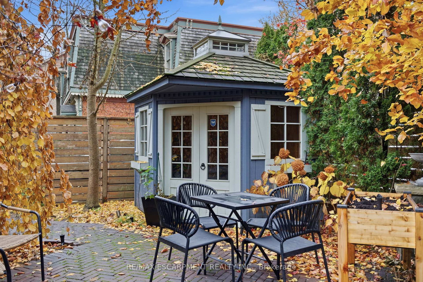 Detached House for sale at 141 Markland Street, Hamilton, Ontario, L8P 2K3 - Durand - MLS: X12876110