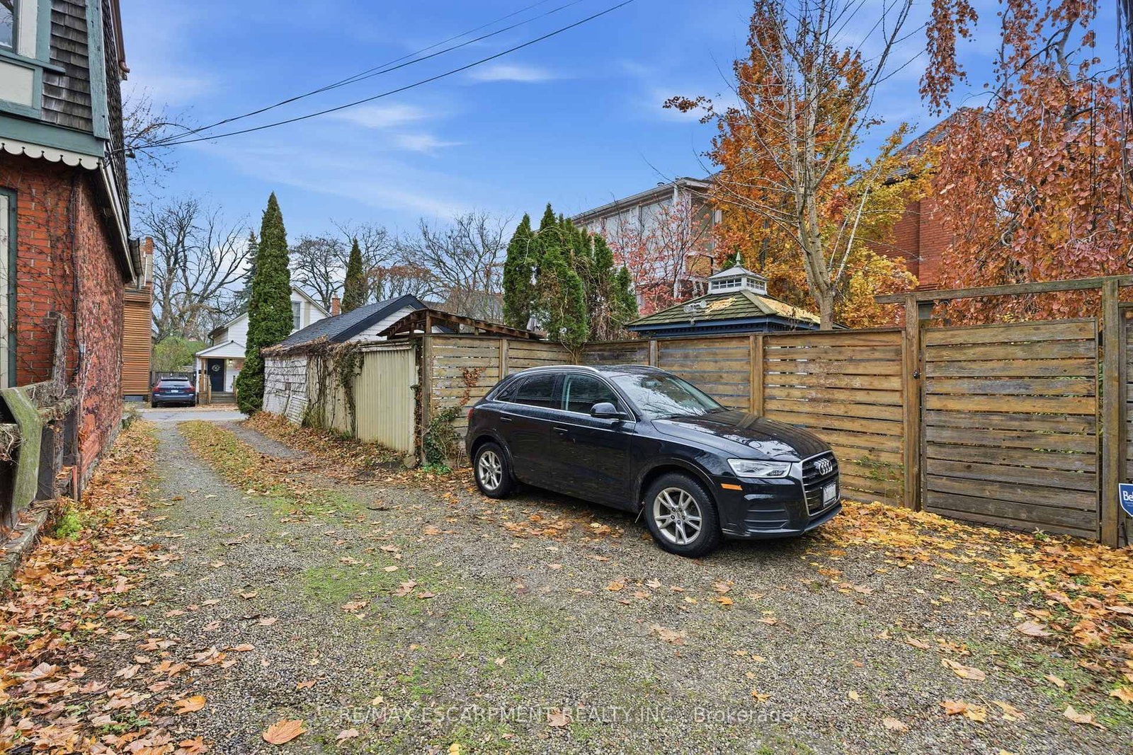 Detached House for sale at 141 Markland Street, Hamilton, Ontario, L8P 2K3 - Durand - MLS: X12876110