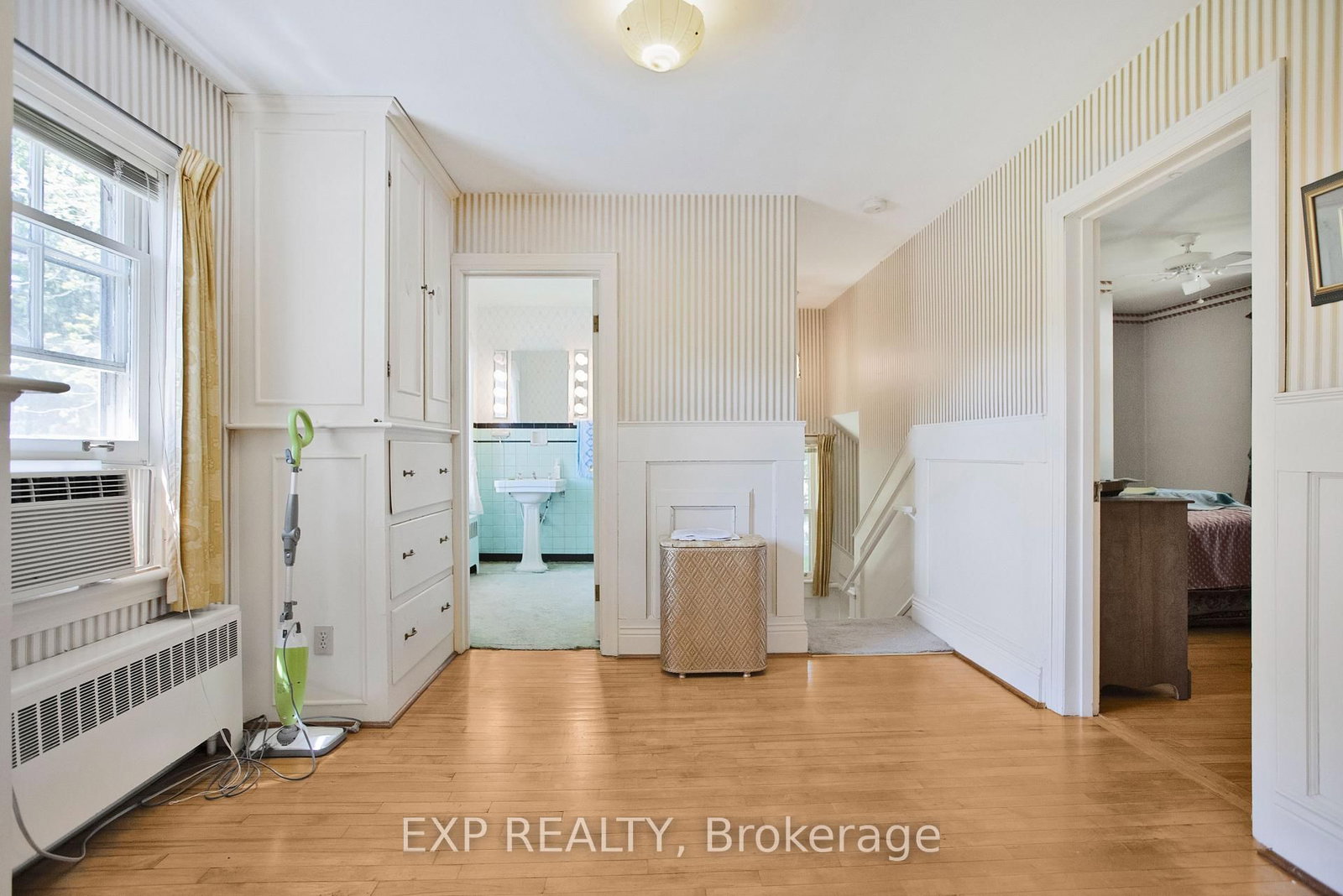 Detached House for sale at 48 Garner Road, Hamilton, Ontario, L9G 3K9 - Rural Ancaster - MLS: X12876414