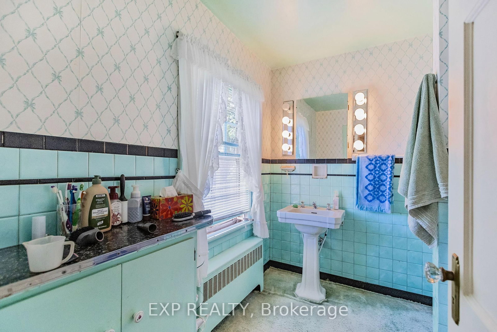 Detached House for sale at 48 Garner Road, Hamilton, Ontario, L9G 3K9 - Rural Ancaster - MLS: X12876414