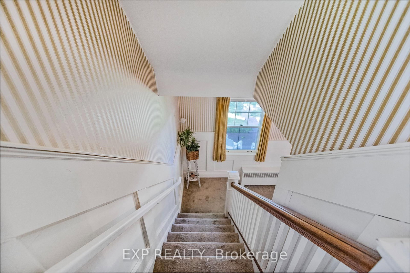 Detached House for sale at 48 Garner Road, Hamilton, Ontario, L9G 3K9 - Rural Ancaster - MLS: X12876414