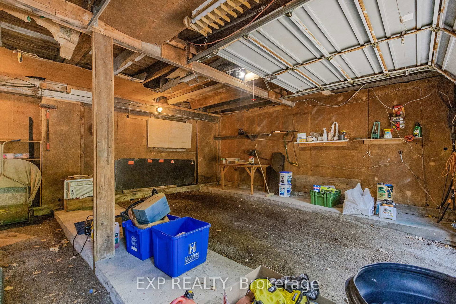 Detached House for sale at 48 Garner Road, Hamilton, Ontario, L9G 3K9 - Rural Ancaster - MLS: X12876414