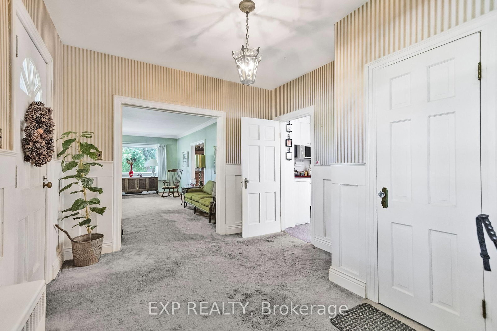 Detached House for sale at 48 Garner Road, Hamilton, Ontario, L9G 3K9 - Rural Ancaster - MLS: X12876414