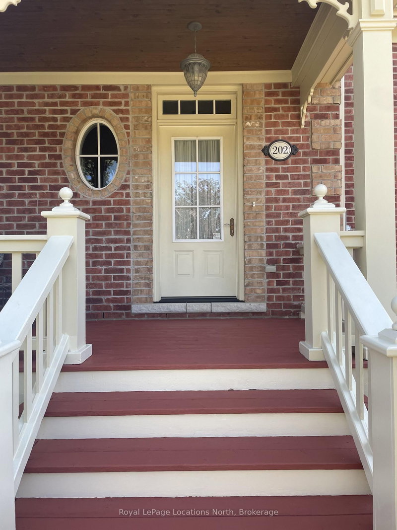 202 Snowbridge Way, Blue Mountains, L9Y 0V1 | Image 3