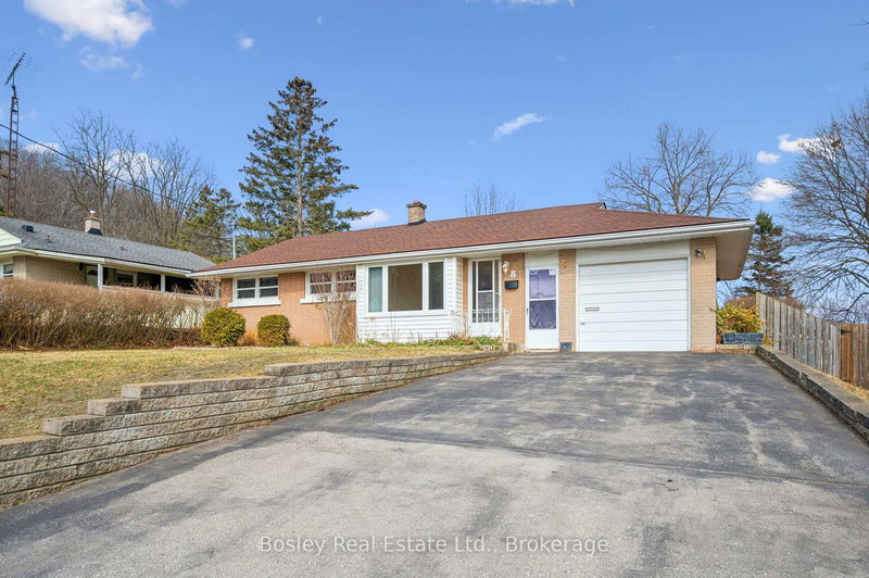 8 GORDON St, Cambridge, N1S 2G4 | Image 2