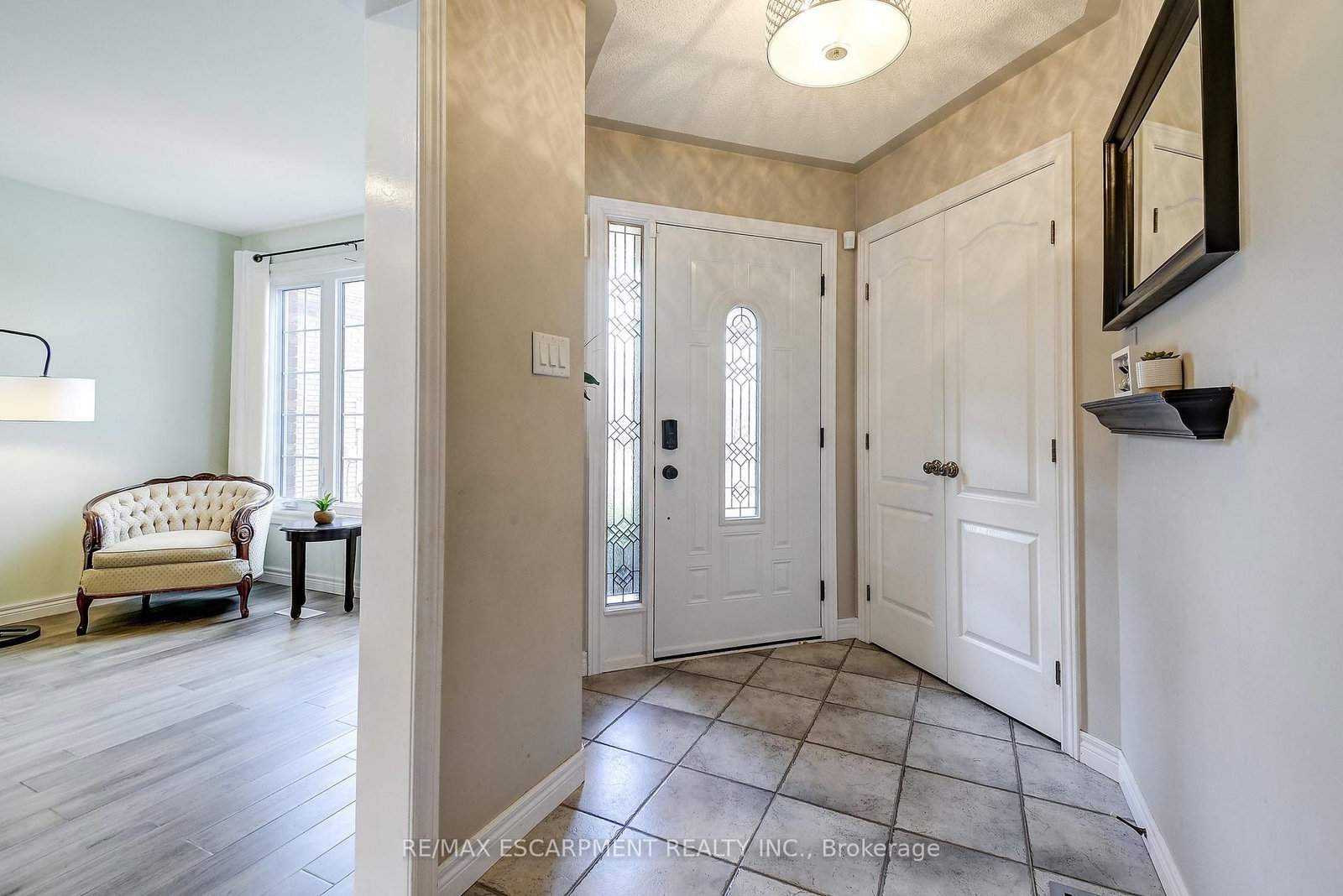 Detached House for sale at 20 Derbyshire Street, Hamilton, Ontario, L9G 4X9 - Ancaster - MLS: X12876814