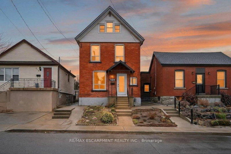 home for sale on 523 Catharine Street N