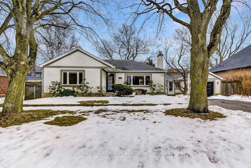 34 Oakley Crt, Hamilton, L9G 1T5 | Image 2