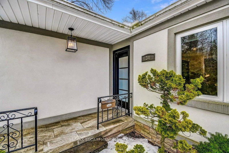 34 Oakley Crt, Hamilton, L9G 1T5 | Image 3