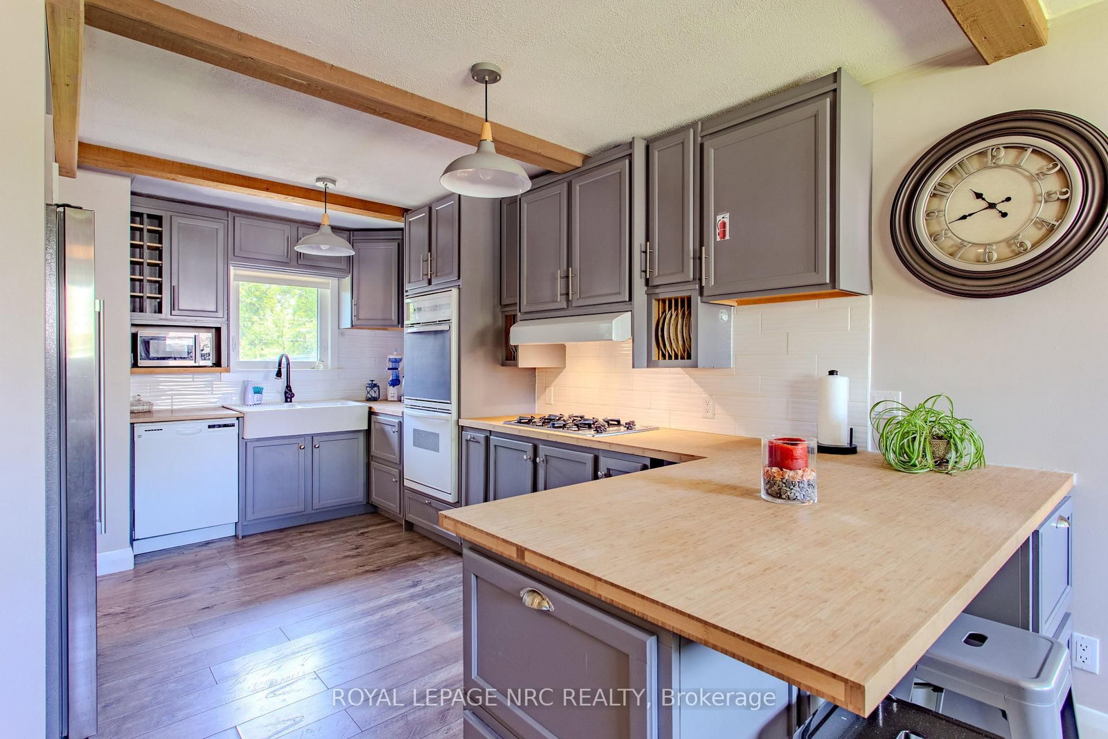 Detached House for sale at 270 Cherrywood Avenue, Fort Erie, Ontario, L0S 1B0 - Crystal Beach - MLS: X12877140