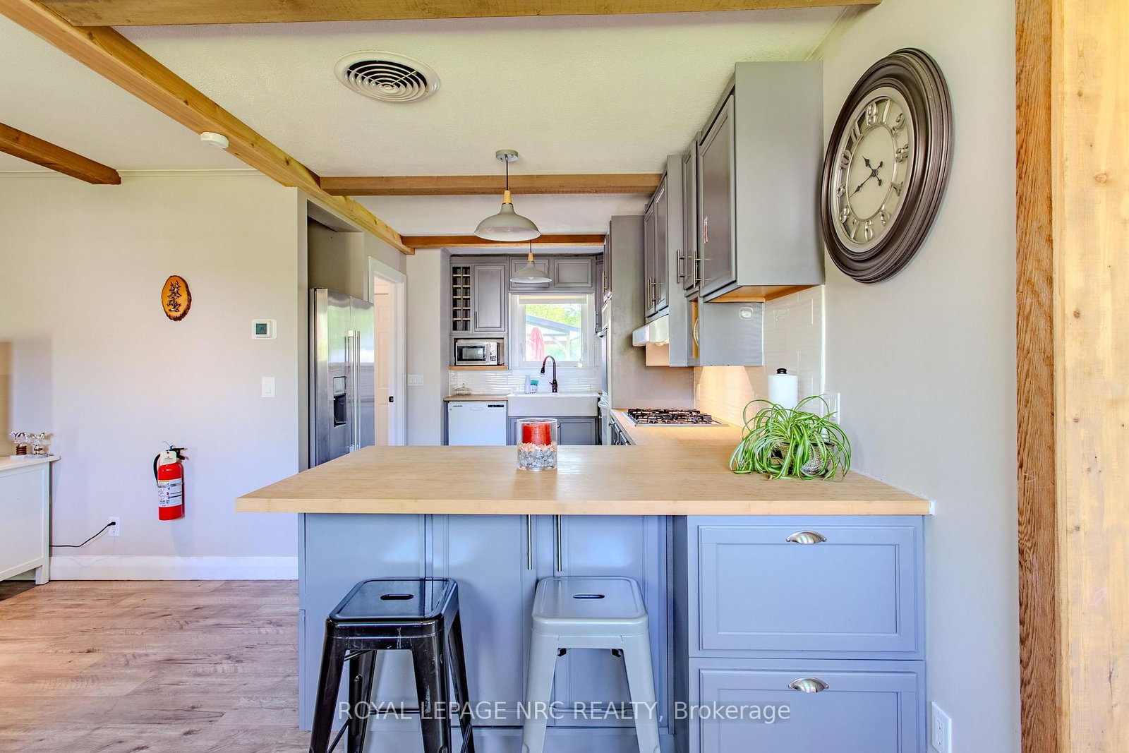 Detached House for sale at 270 Cherrywood Avenue, Fort Erie, Ontario, L0S 1B0 - Crystal Beach - MLS: X12877140