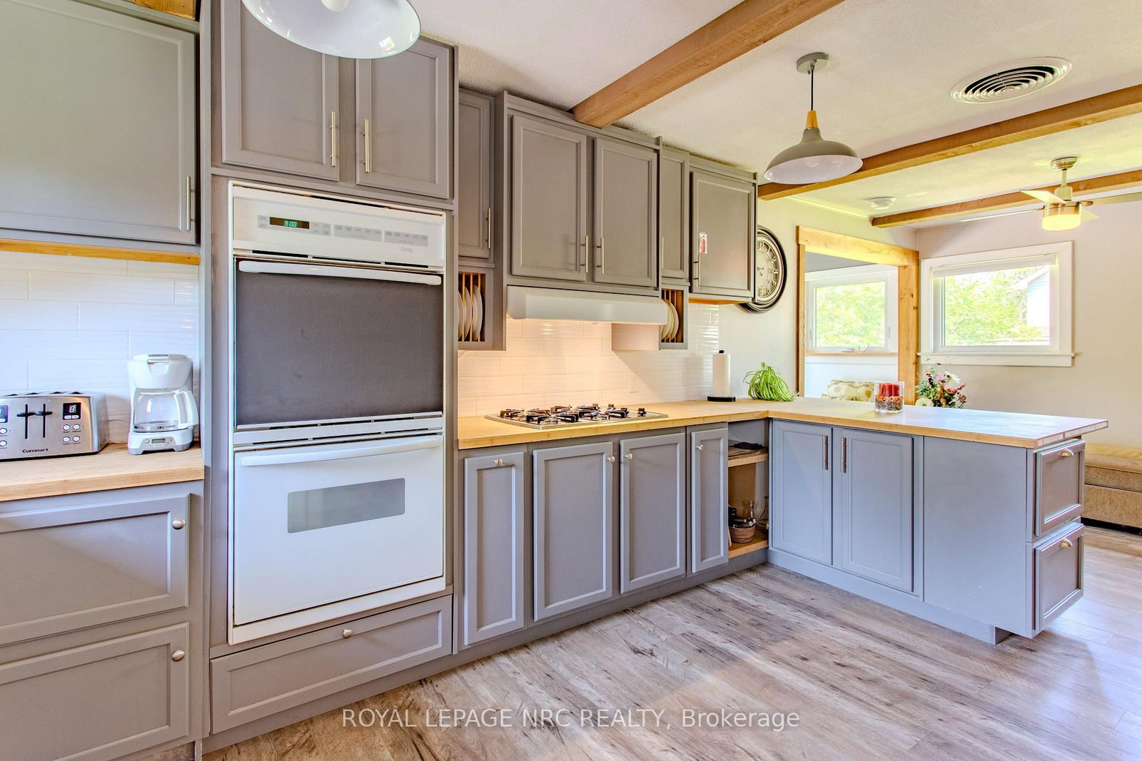 Detached House for sale at 270 Cherrywood Avenue, Fort Erie, Ontario, L0S 1B0 - Crystal Beach - MLS: X12877140