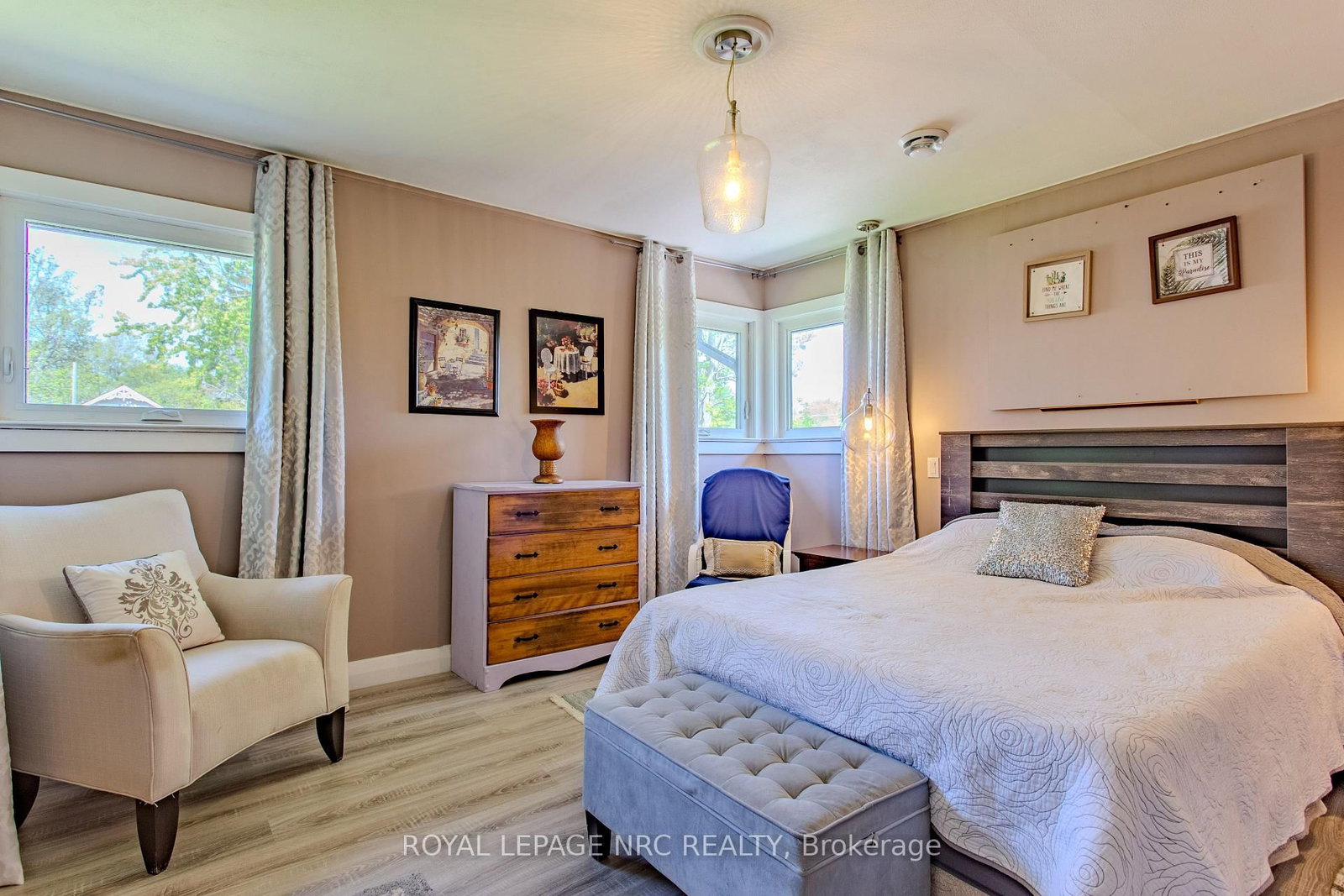 Detached House for sale at 270 Cherrywood Avenue, Fort Erie, Ontario, L0S 1B0 - Crystal Beach - MLS: X12877140