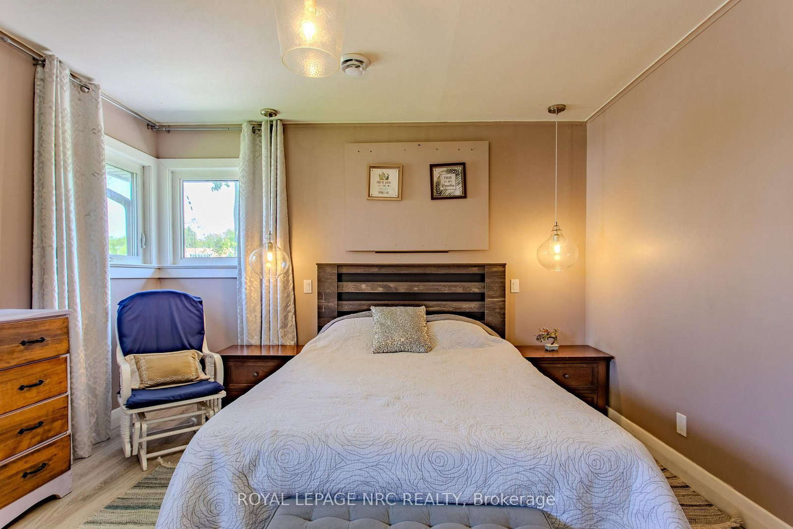 Detached House for sale at 270 Cherrywood Avenue, Fort Erie, Ontario, L0S 1B0 - Crystal Beach - MLS: X12877140