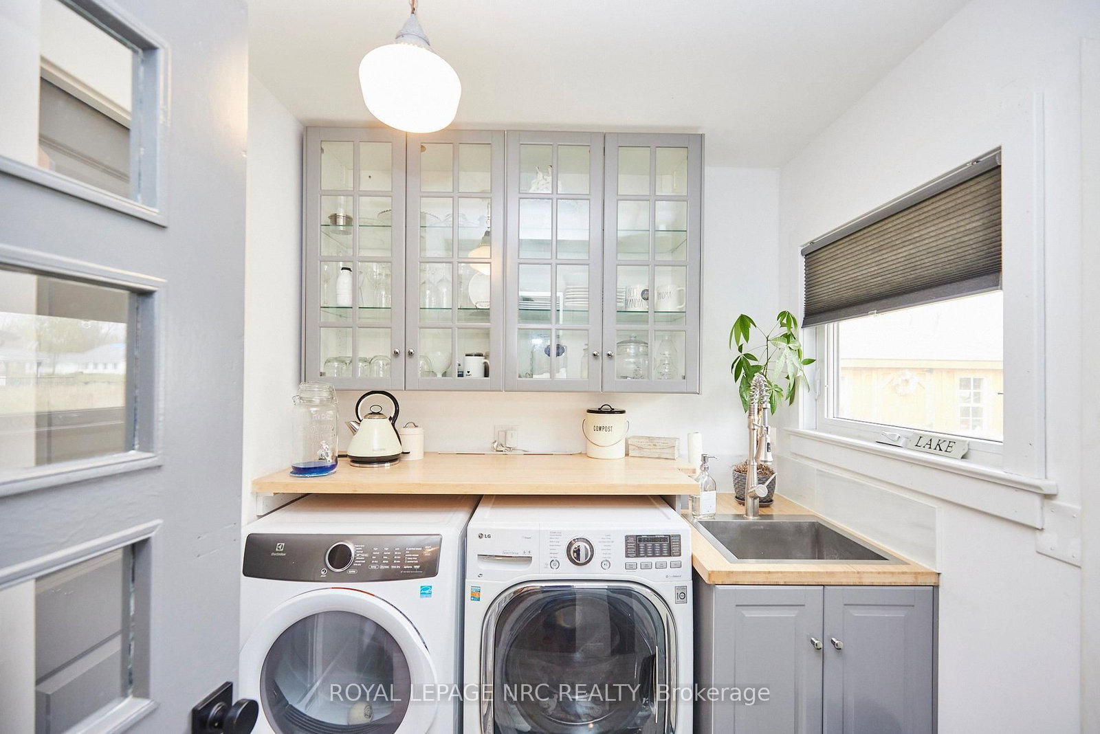 Detached House for sale at 270 Cherrywood Avenue, Fort Erie, Ontario, L0S 1B0 - Crystal Beach - MLS: X12877140