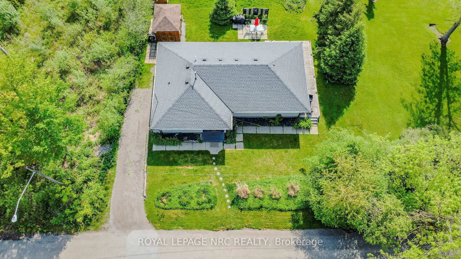 Detached House for sale at 270 Cherrywood Avenue, Fort Erie, Ontario, L0S 1B0 - Crystal Beach - MLS: X12877140